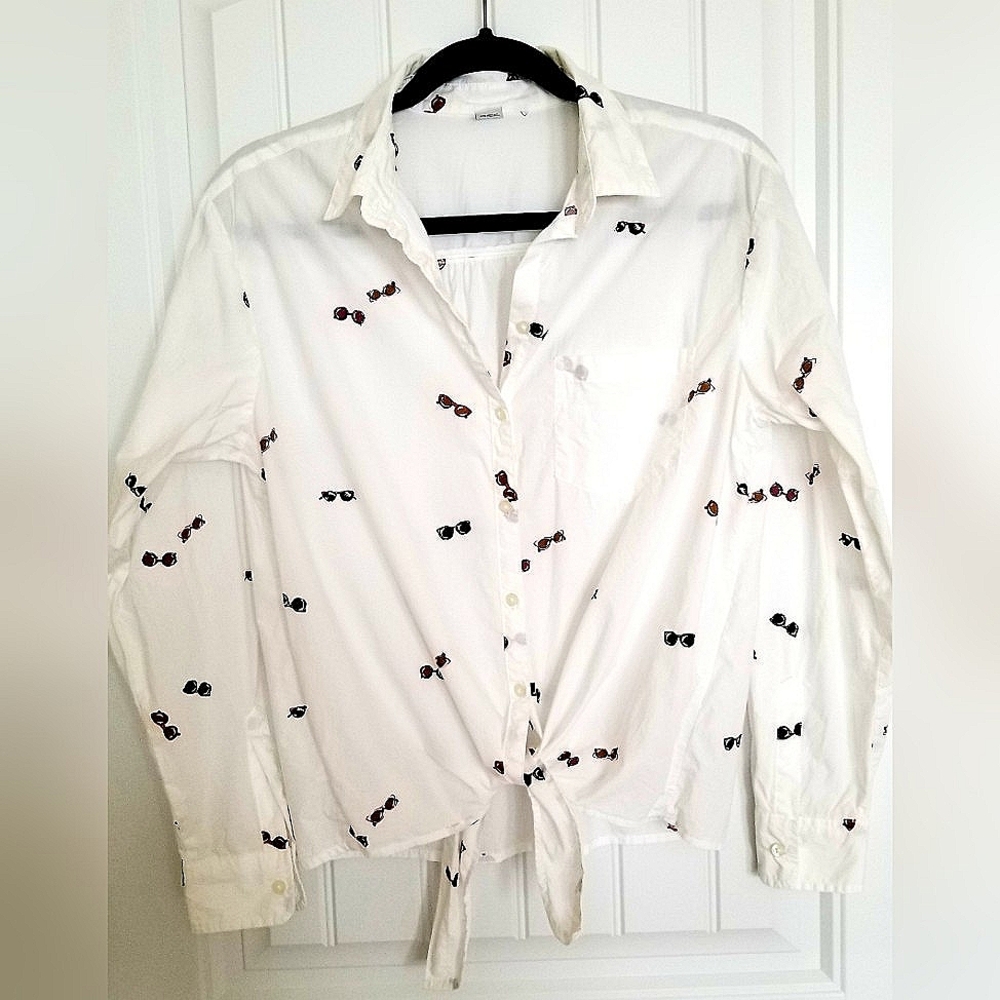 Tie Front Button Down Shirt Size: medium